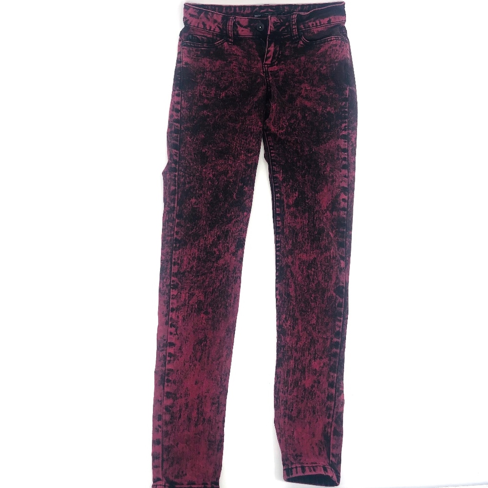 Rule The World Boutique Jeans Section - Picture 6 of 6